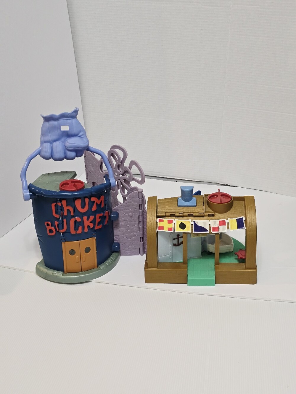Imaginext Sponge Krusty Krab and Chum Bucket playset.